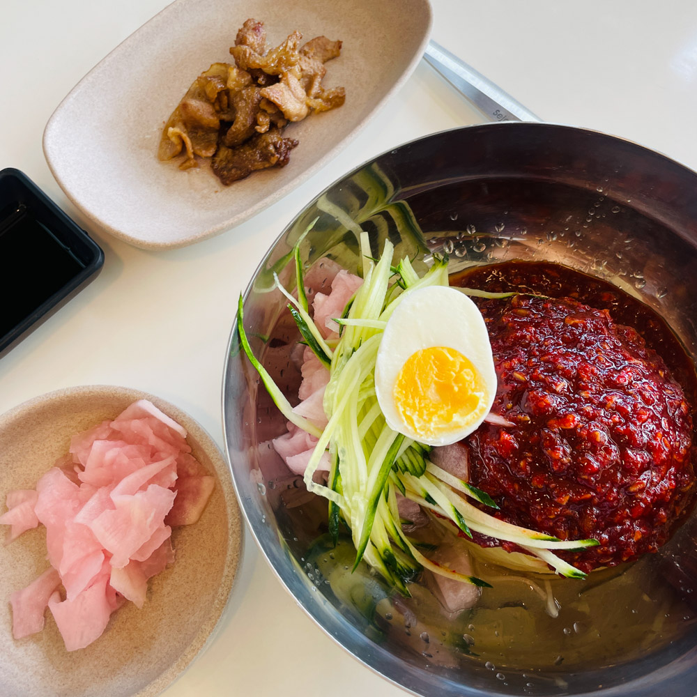 비빔밀면 고기